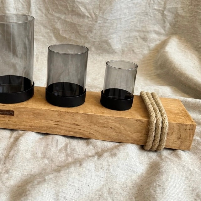 Detail kleine Teelichtgläser rauchgrau auf Eichenbalken 58cm Kerzenhalter, Advent Tischdeko minimalistisch, Handmade