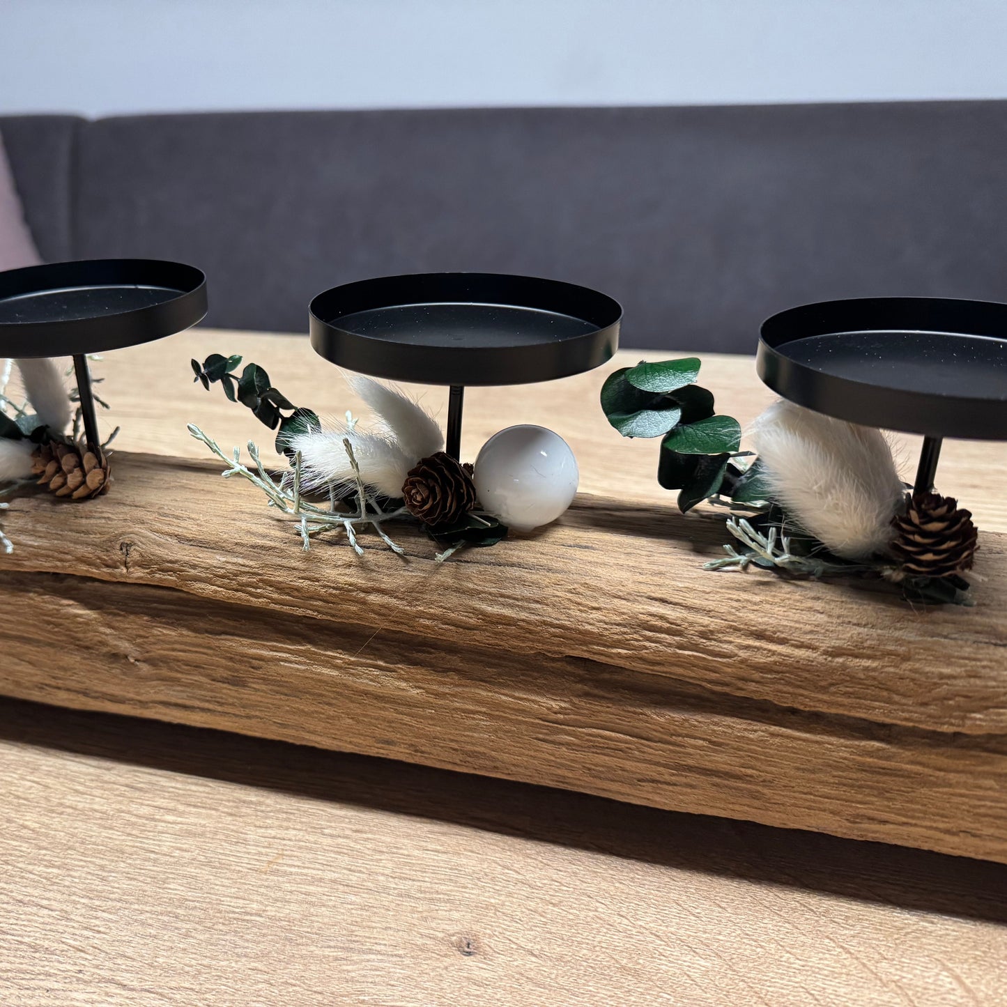 Handgemachter Treibholz-Kerzenhalter mit vier Glaszylinder, Eukalyptus und winterlicher Deko von Treibholzzauber79.
