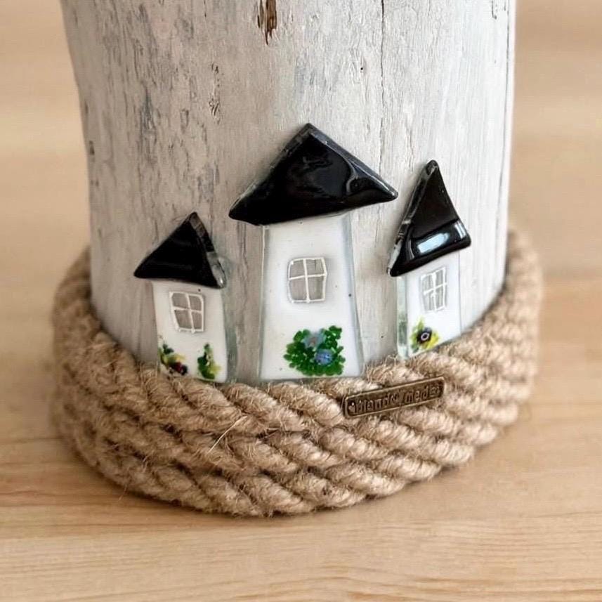Detailansicht Fuß – Kerzenhalter Treibholz Häuser mit Jute-Kordel handmade