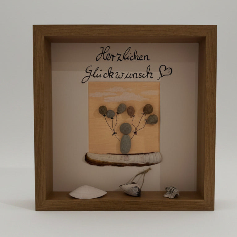 Ein gerahmtes Kunstwerk mit Holzrahmen mit dem deutschen Text "Herzlichen Glückwunsch" darüber von Treibholzzauber79
