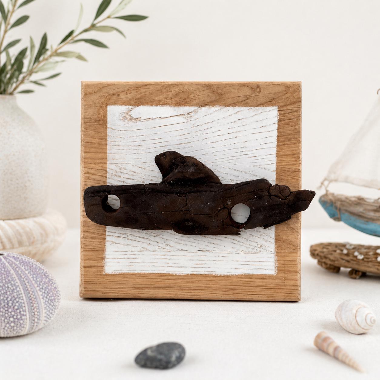 Handgemachtes Treibholz Wandbild aus Eiche mit dunklem Doggerland Holz, maritime Wanddeko im nordischen Stil