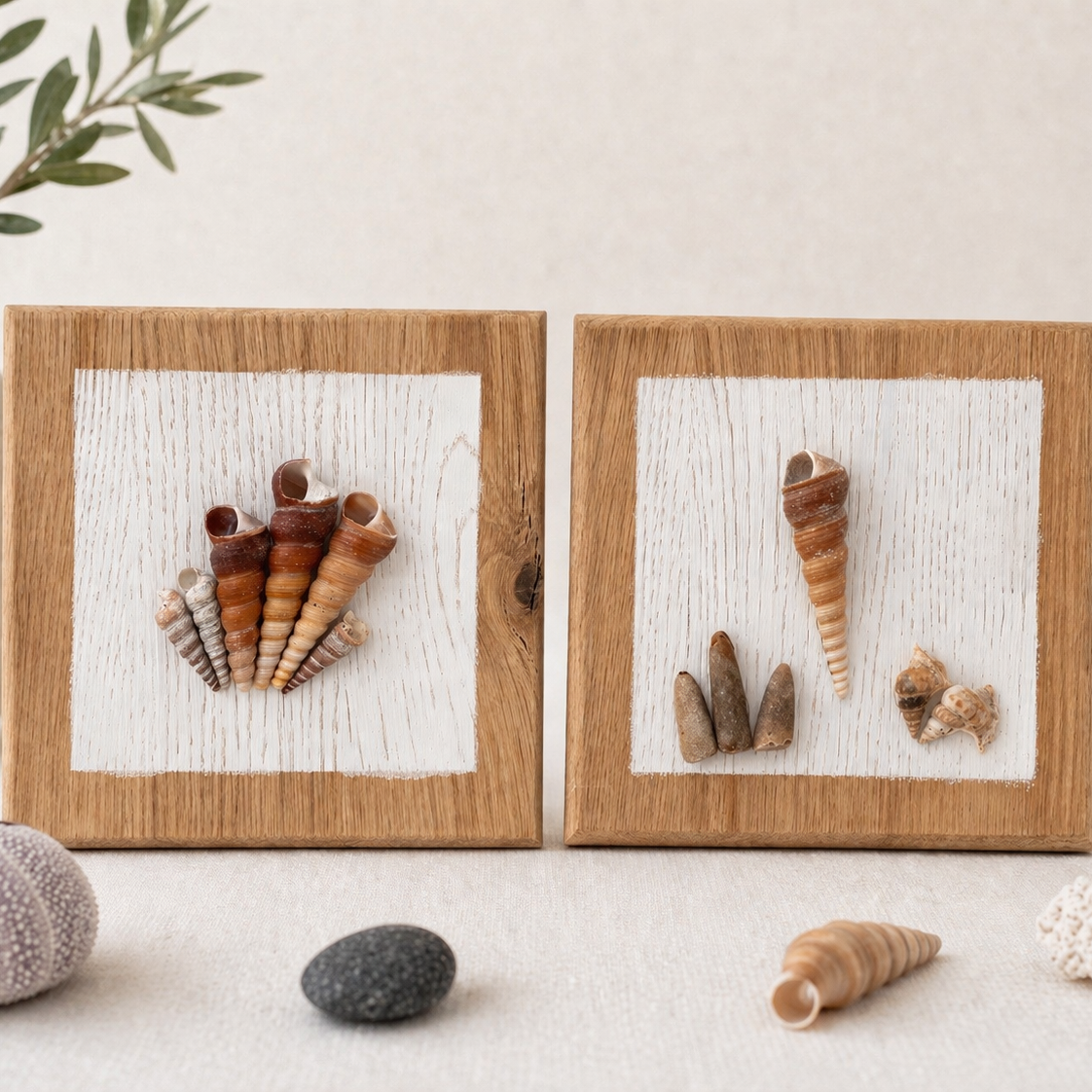 Maritime Wanddeko als 2er Set aus Eichenholz mit Donnerkeile und Muscheln, handgemachte nordische Küstendeko