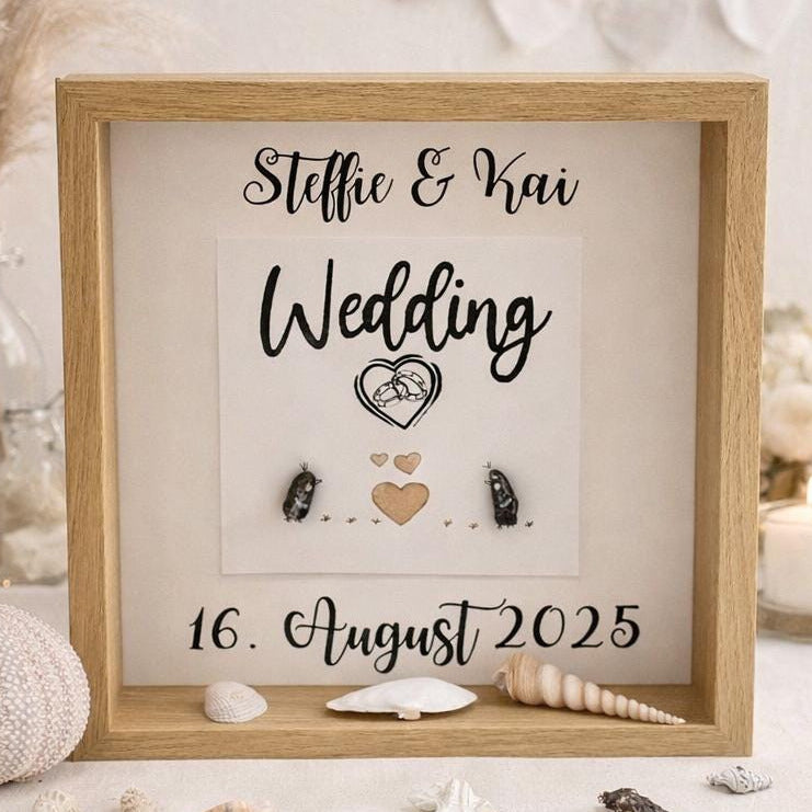 Personalisierter Hochzeitsrahmen aus Holz mit Namen und Datum als Geschenk zur Hochzeit oder zum Jahrestag