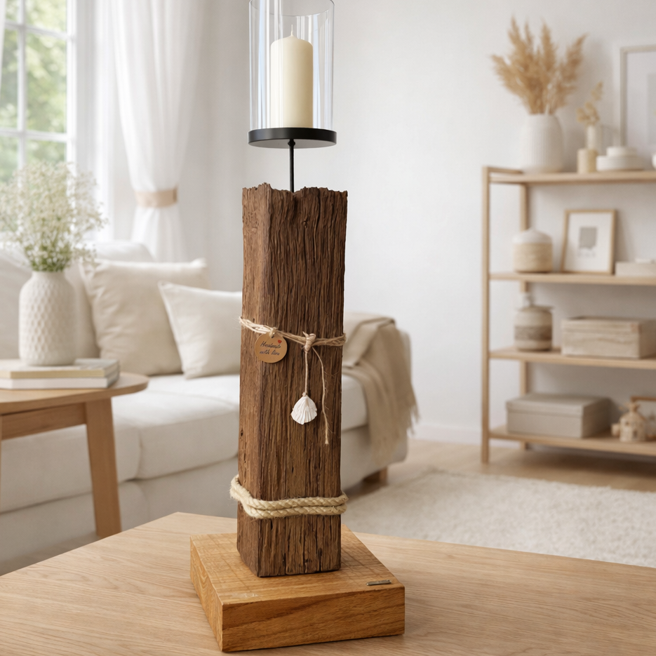 Treibholz Kerzenhalter aus Eiche mit Glaszylinder im skandinavischen Wohnzimmer von Treibholzzauber79