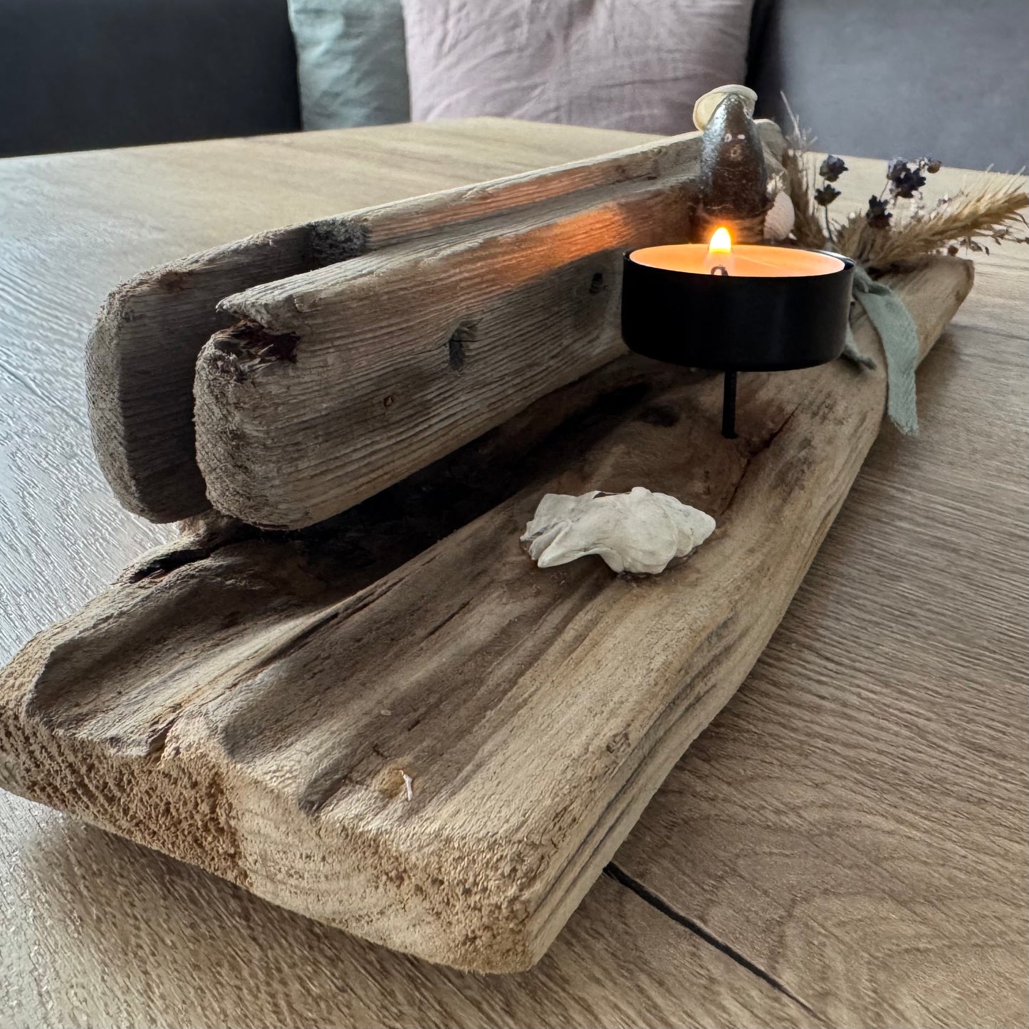 Seitliche Ansicht Treibholz Kerzenhalter mit Naturmaterialien maritime Deko von Treibholzzauber79