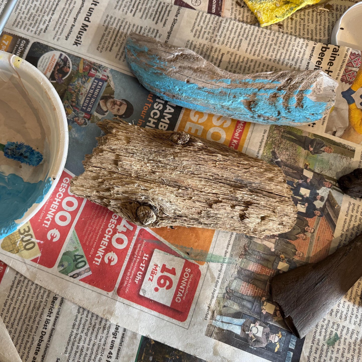 Treibholz Segelboot in Herstellung, handgemachte maritime Holzdeko im kreativen Prozess von Treibholzzauber79