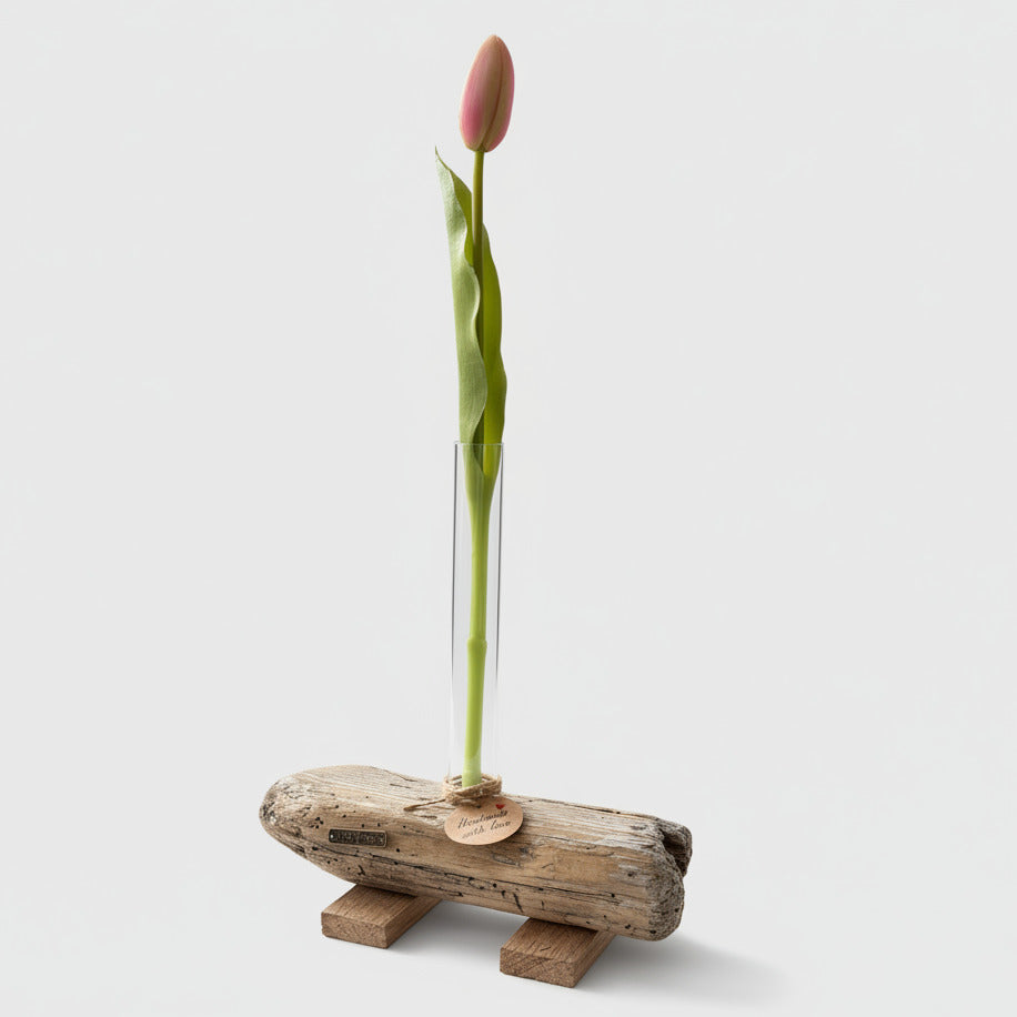 Treibholz Vase mit Reagenzglas und Tulpe, nordische Tischdeko aus Holz, schlichtes skandinavisches Design mit Küstencharme