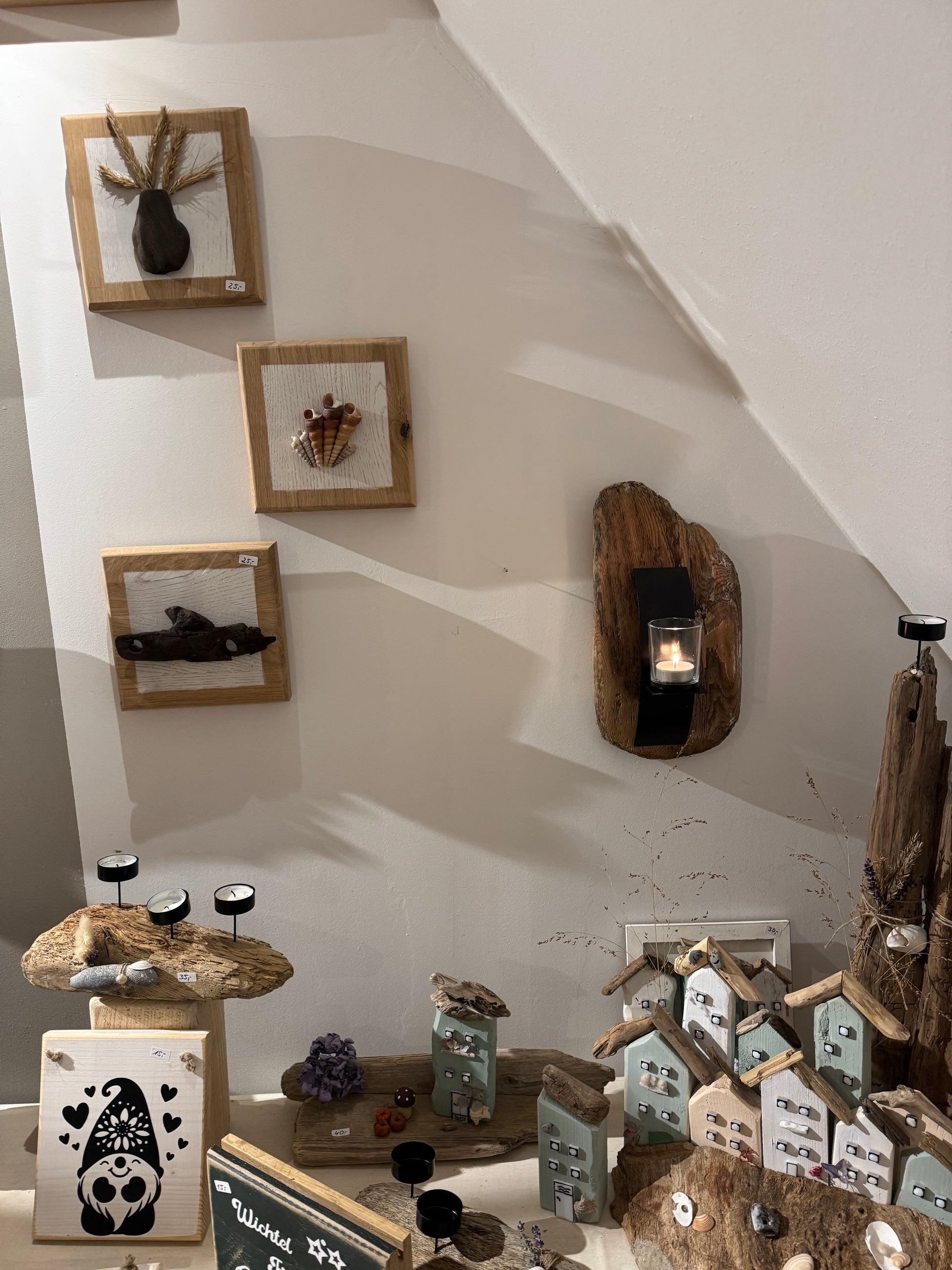Treibholz Wand-Kerzenhalter als Wohnaccessoire, nordischer Einrichtungsstil, warmes Licht