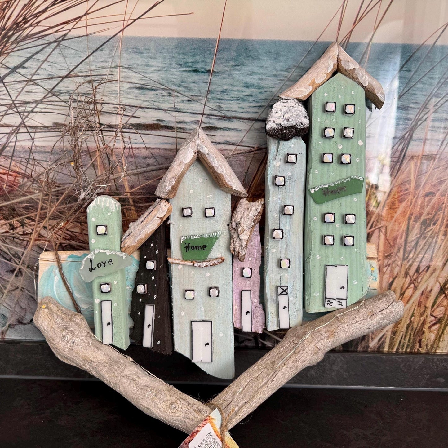 Beleuchtete Häuser Deko aus Treibholz – „Love, Home & Hope“ – Maritime Deko mit Lichterkette - Handmade Geschenke