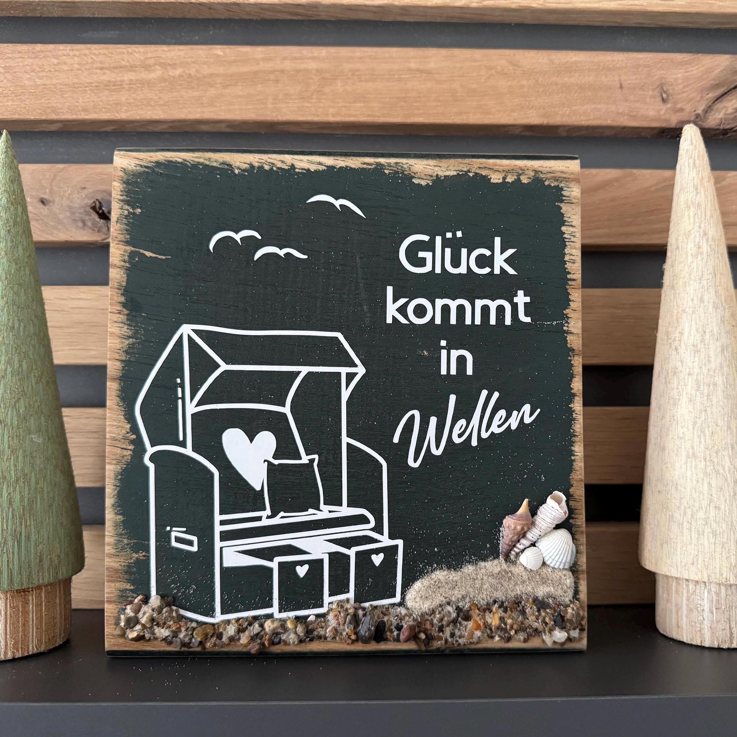 Holzschild „Glück kommt in Wellen“ aus Eiche | Maritime Deko mit Ostsee Steinen & Muscheln | Handgemacht Küsten Geschenk