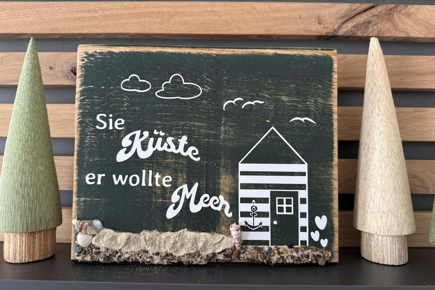 Maritimer Postkarten Halter aus massivem Eichenholz mit Strandfunde der dänischen Küste. Handmade Deko mit Strandgut.