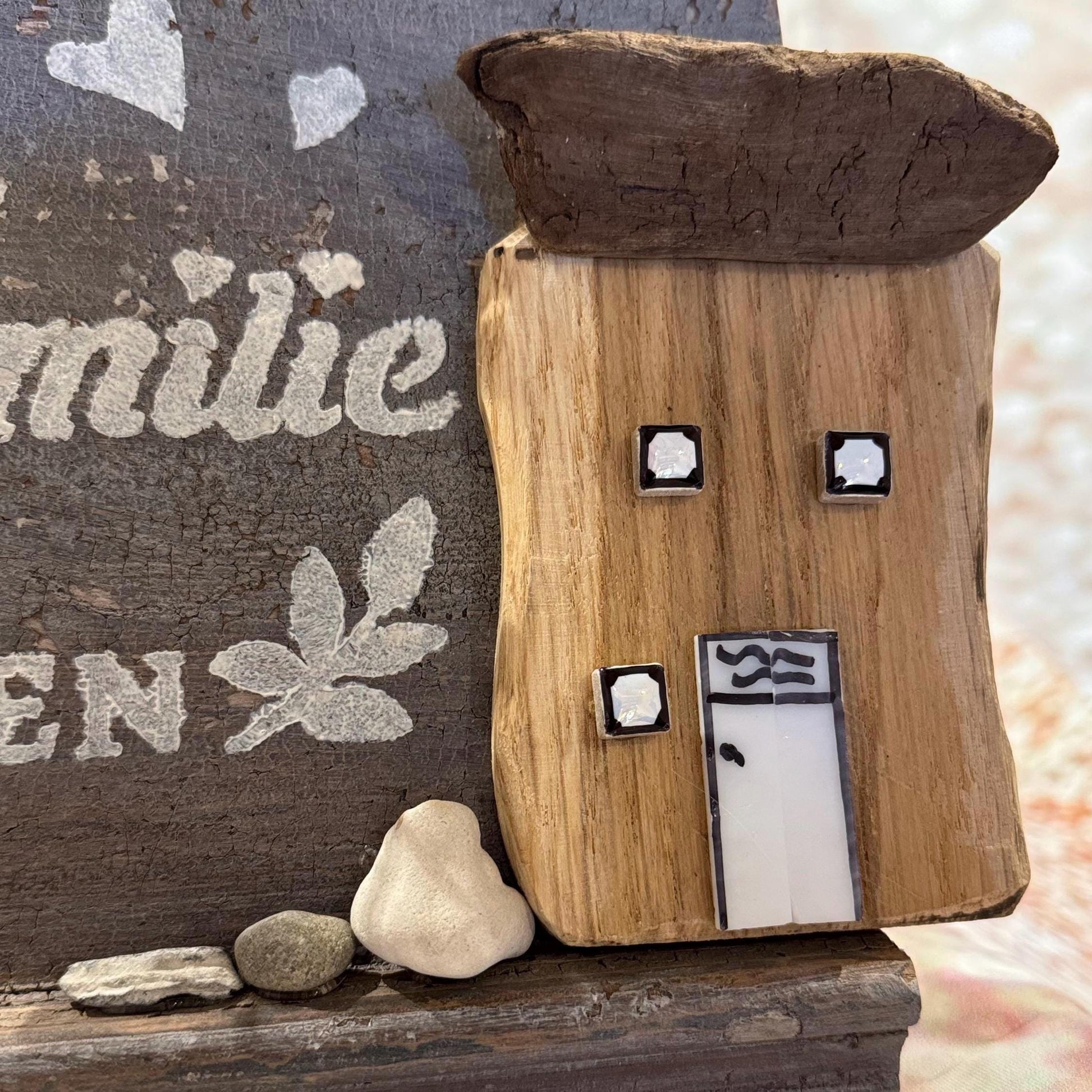 Glückliche Familie Wanddeko aus alter Eiche | Liebe & Frieden | Handgemacht aus Treibholz | Skandinavisch Landhaus Geschenk