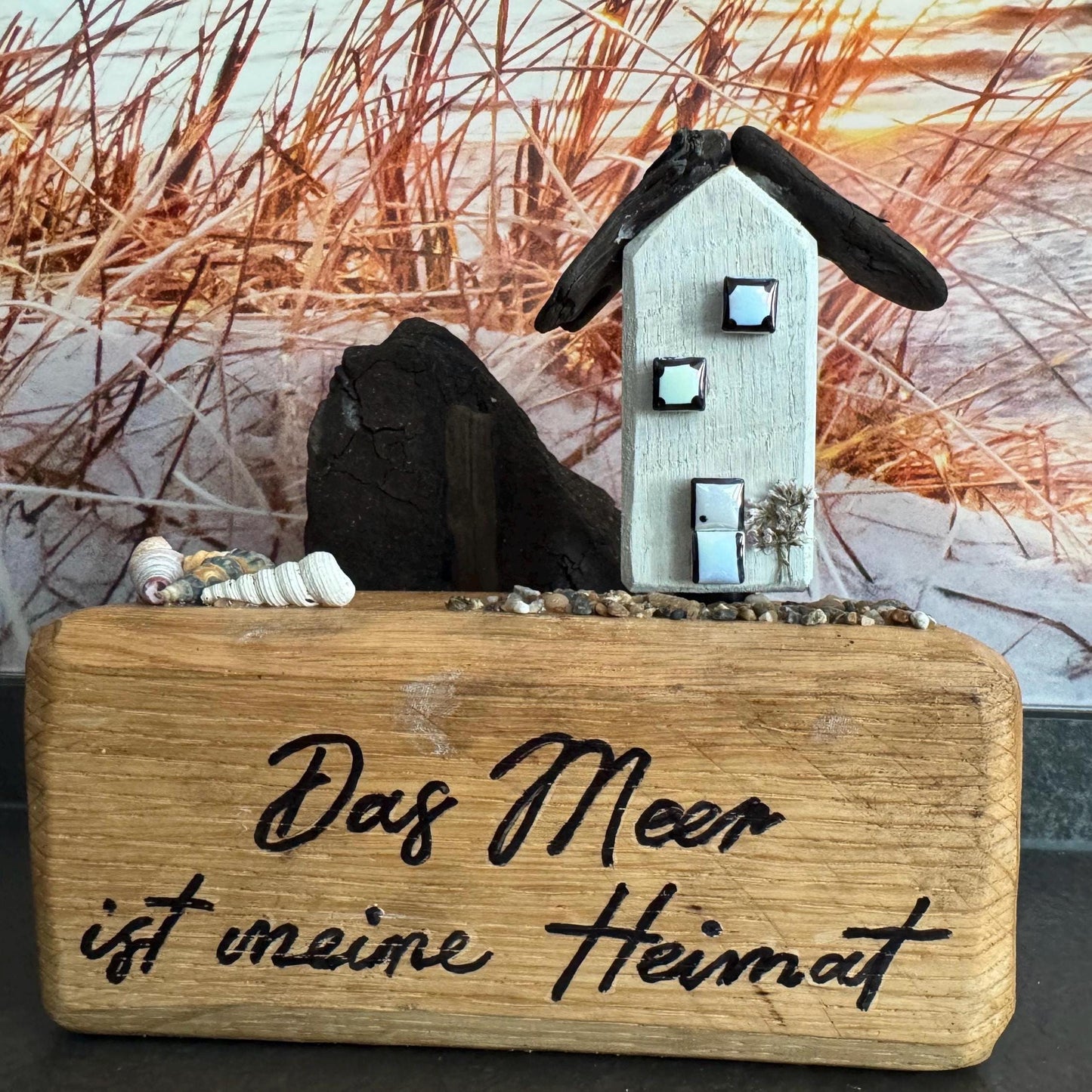 Tischdeko aus Holz & Treibholz „Das Meer ist meine Heimat“ | Maritime Fensterbank Deko | Handmade aus Nordsee Muscheln