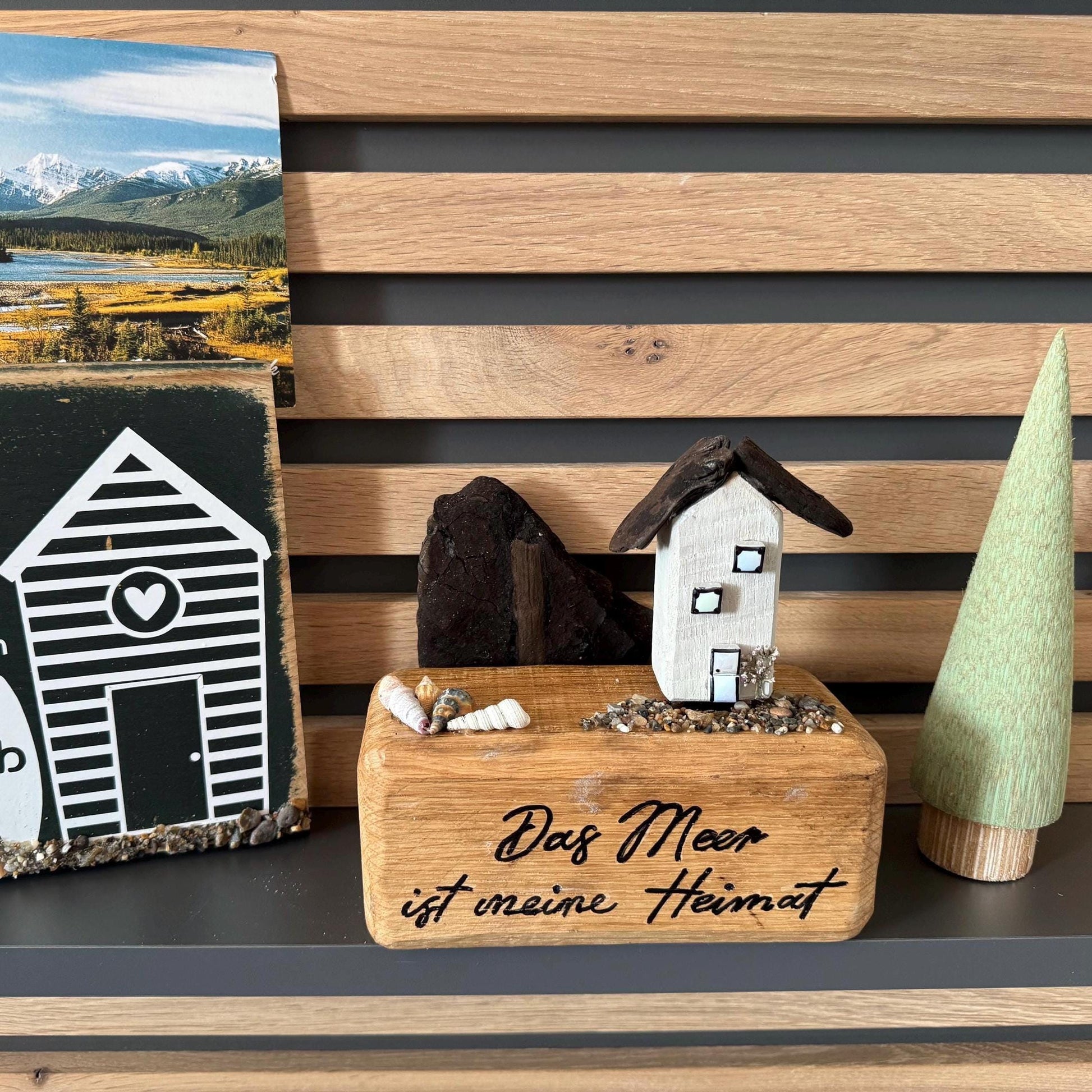 Tischdeko aus Holz & Treibholz „Das Meer ist meine Heimat“ | Maritime Fensterbank Deko | Handmade Nordic Coastal Decor