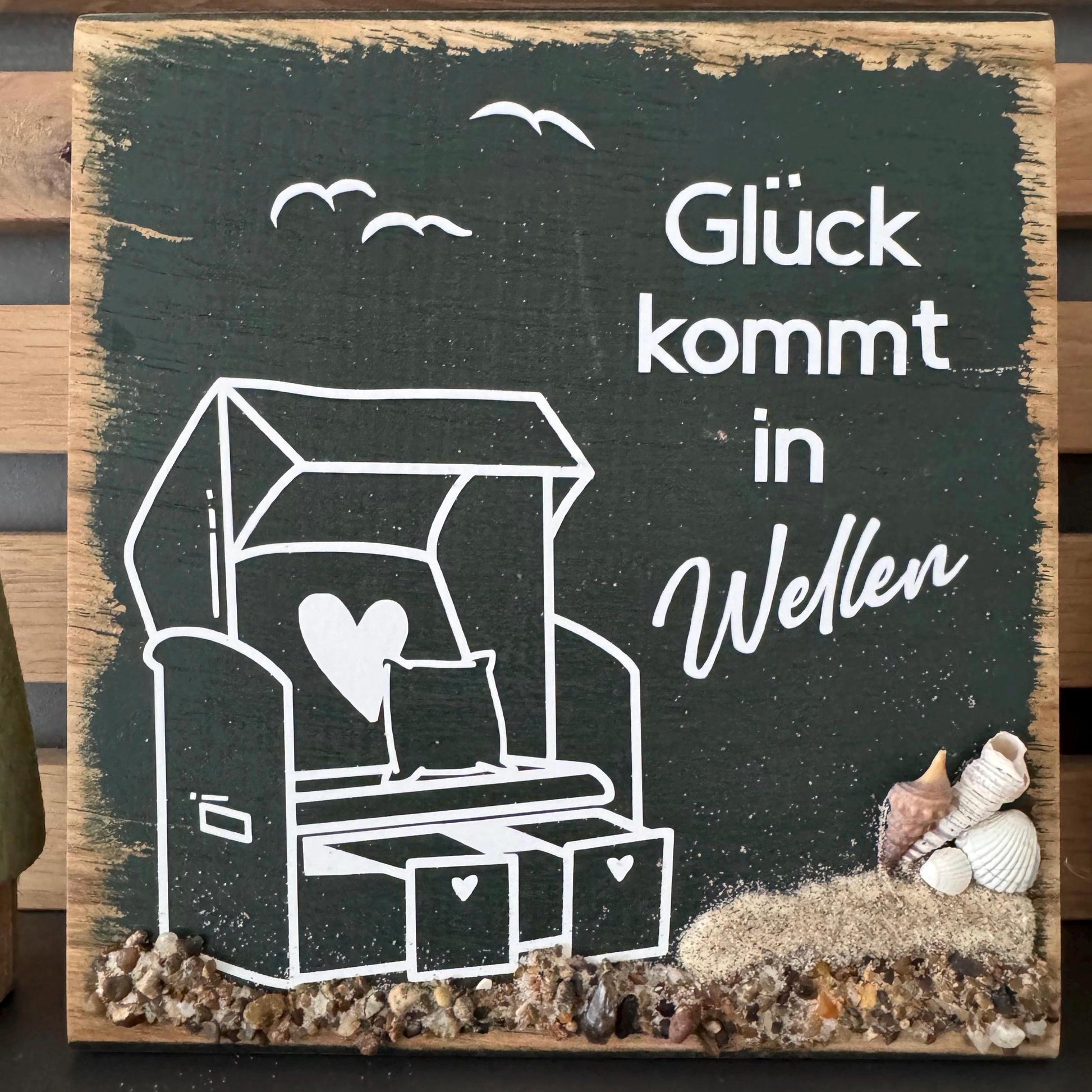 Holzschild „Glück kommt in Wellen“ aus Eiche | Maritime Deko mit Ostsee Steinen & Muscheln | Handgemacht Küsten Geschenk