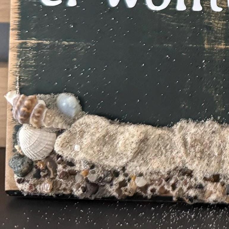 Maritimer Postkarten Halter aus massivem Eichenholz mit Strandfunde der dänischen Küste. Handmade Deko mit Strandgut.