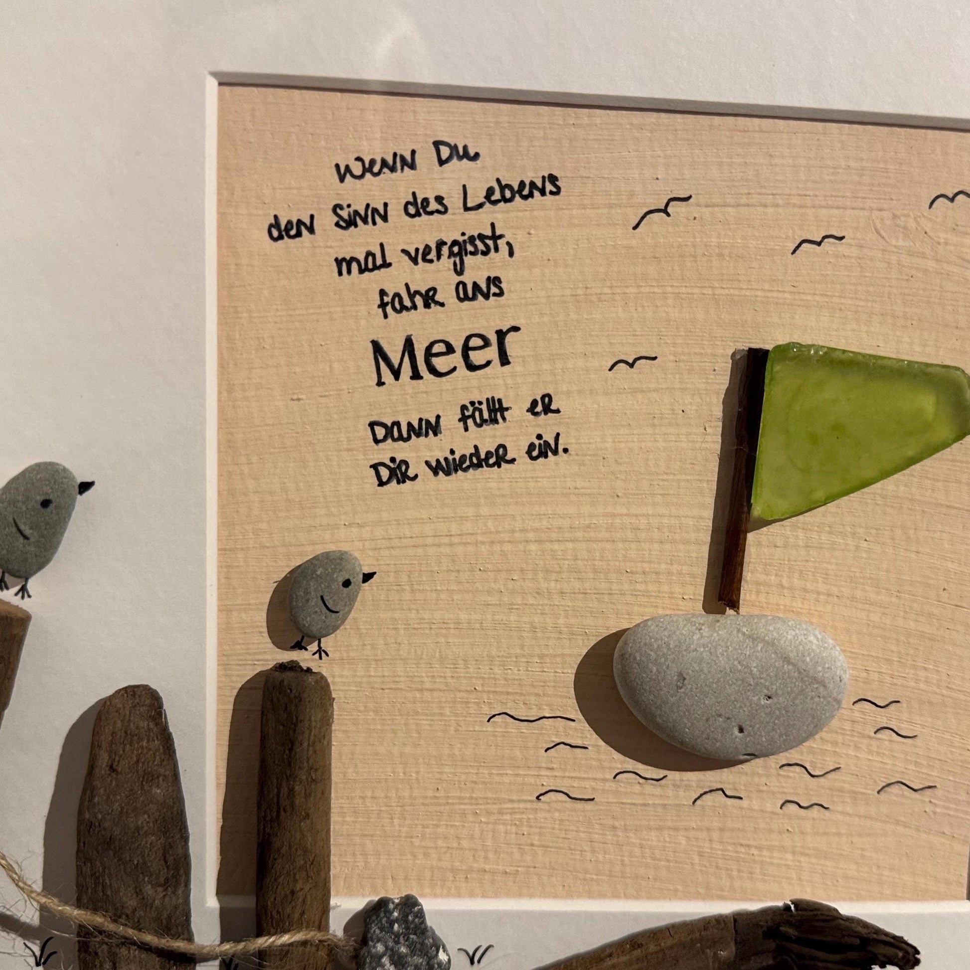 Detailansicht Steinbild personalisiert 27 cm weiß mit maritime Deko der dänischen Küste. Maritime Deko