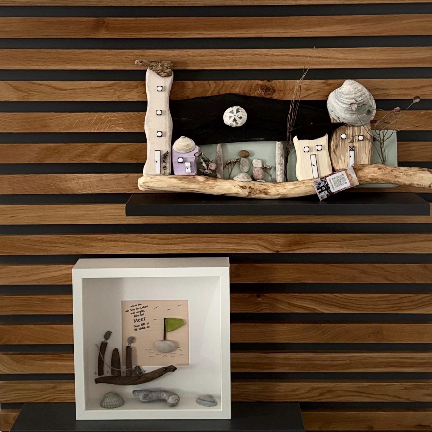 Maritime Wanddeko mit Treibholz Bild im Wohnzimmer dekoriert von Treibholzzauber79