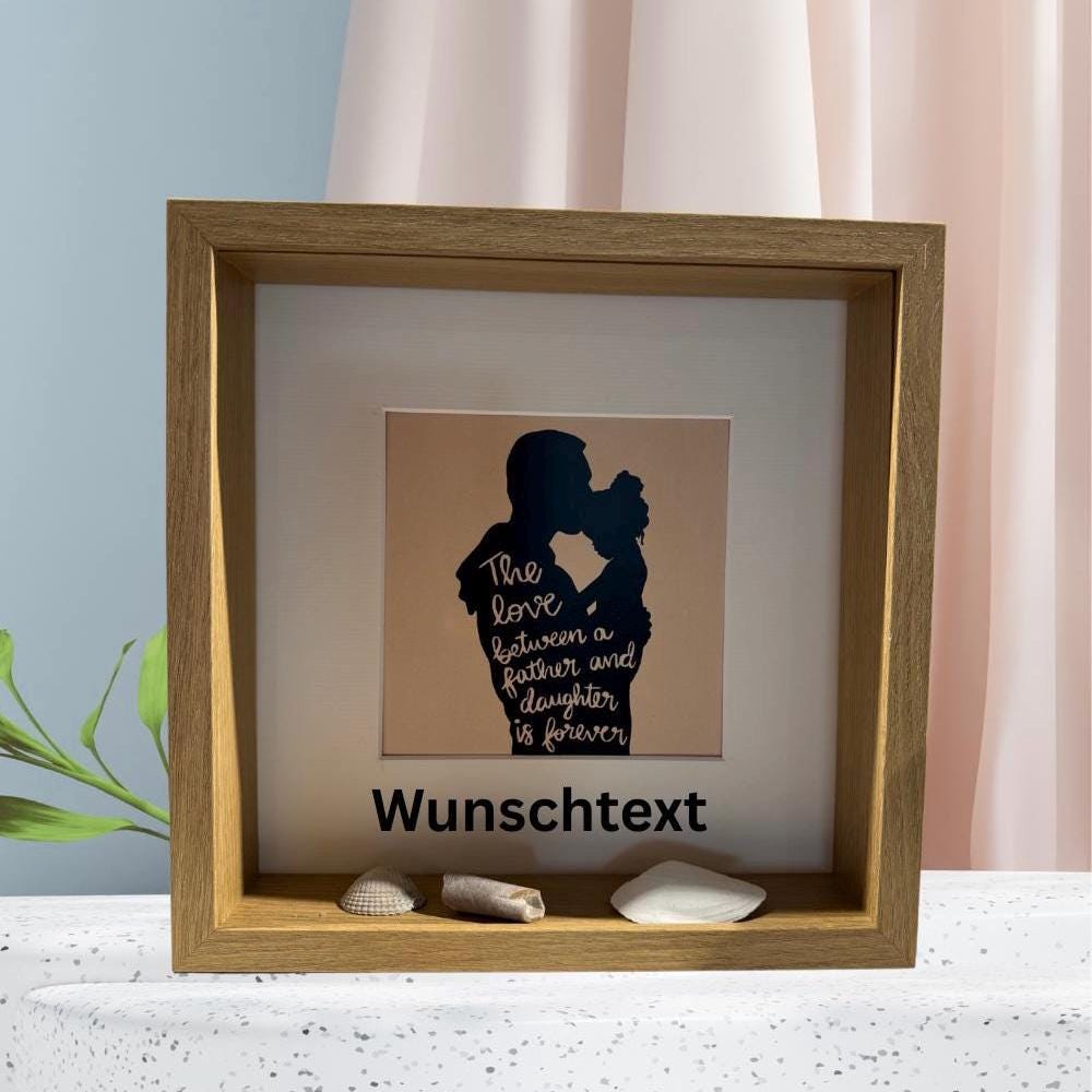 Eiche Bilderrahmen personalisiert mit der Silhouette Vater und Tochter mit original Strandfunde von Treibholzzauber79