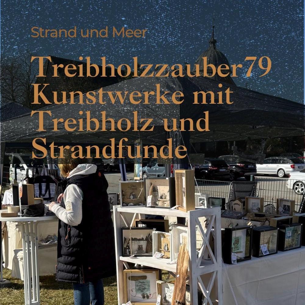 Marktstand von Treibholzzauber79 mit handgemachter Treibholz Deko und maritimen Kunstwerken aus Strandfunden.