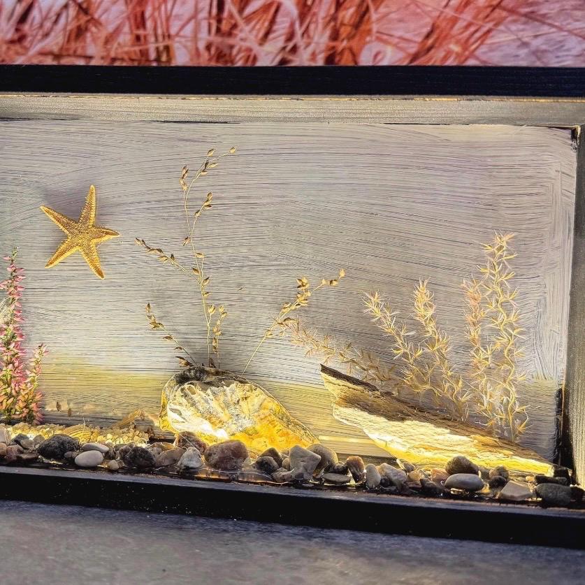 Beleuchtete Maritime Deko im Rahmen 30x10x25 cm – Handgemachte Küstenszene mit USB-Licht | Handmade von Treibholzzauber79