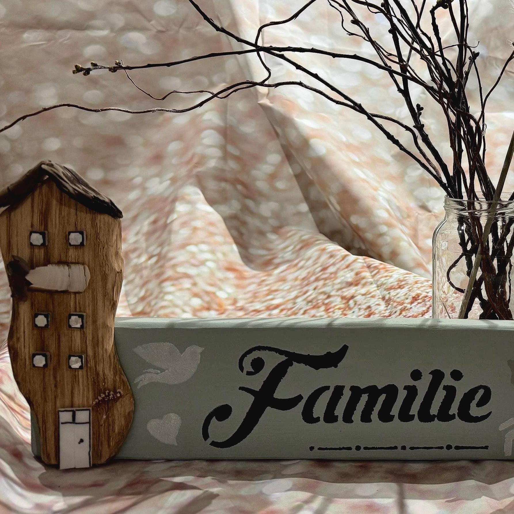 Detail Treibholz Haus auf Familie Wandbild mit Fenster und Tür von Treibholzzauber79