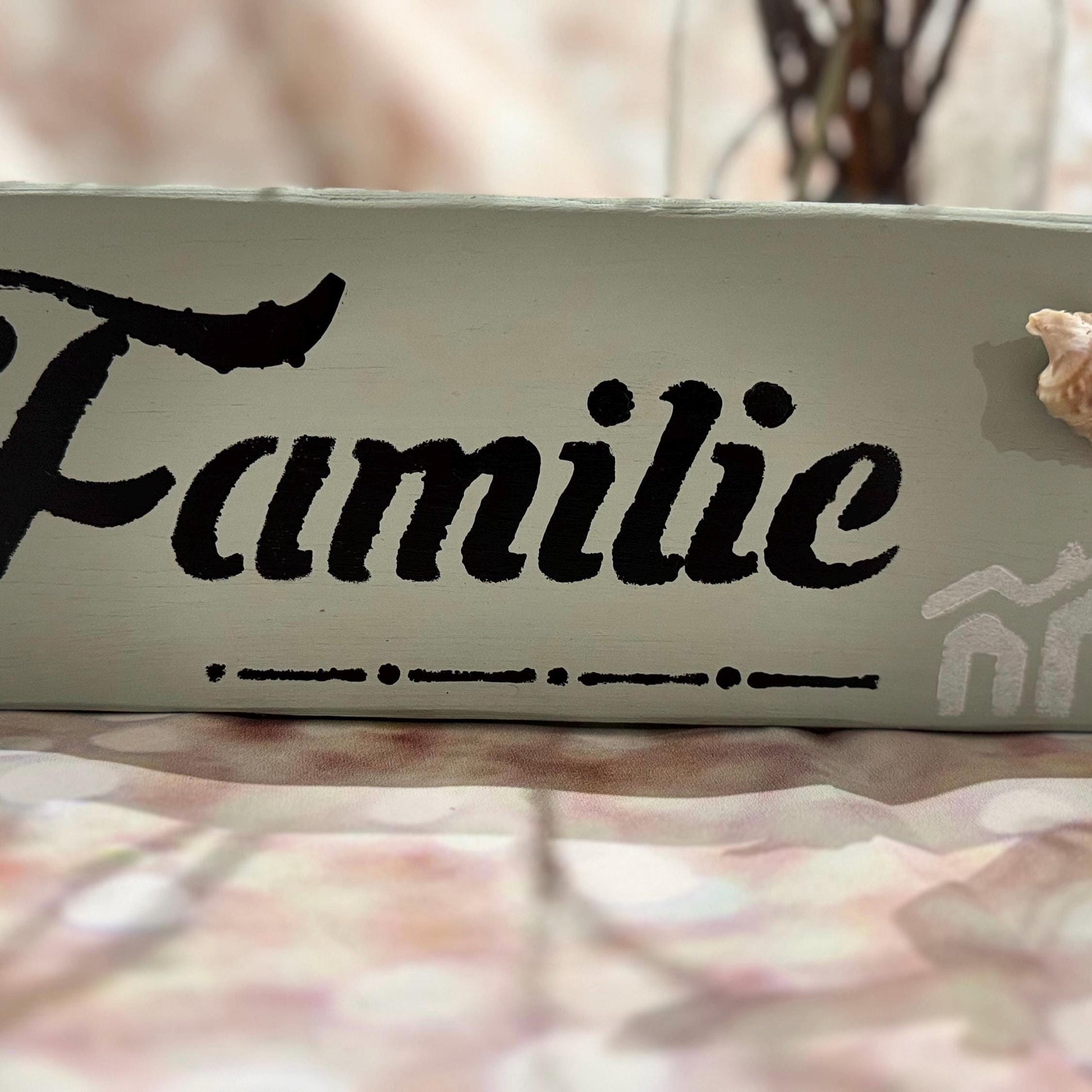 Schriftzug Familie auf handgemalter Holz Wanddeko von Treibholzzauber79