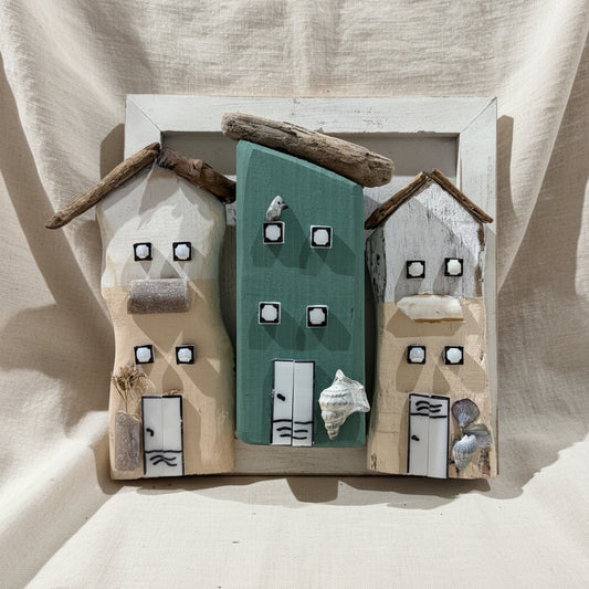 Unikat Wandbild mit maritimen Häusern aus Holz und Muscheln, natürliche nordische Deko von Treibholzzauber79