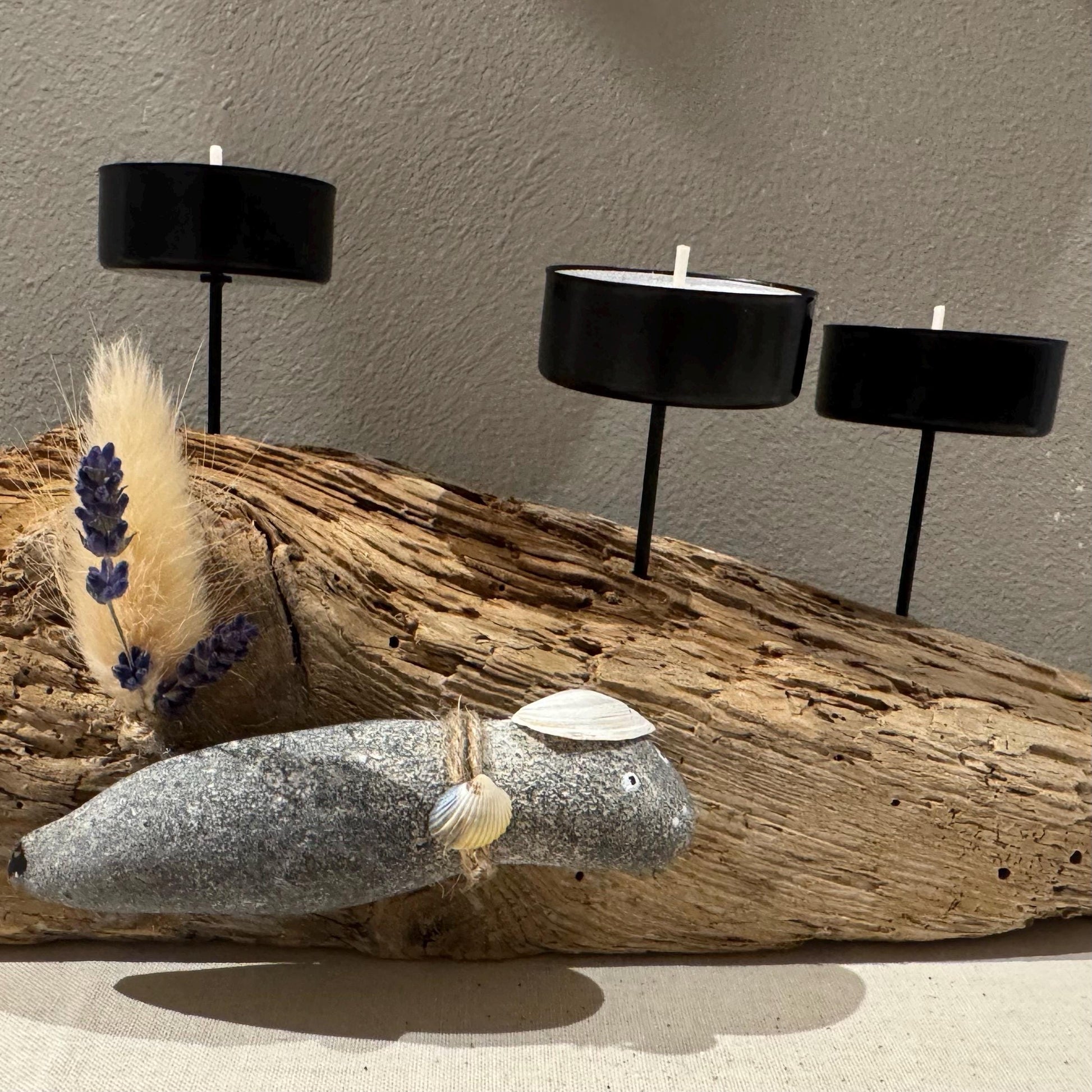 Treibholz Kerzenhalter mit Fossil und Steinfisch, natürliche Küstendeko aus Nordsee-Fundstücken von Treibholzzauber79