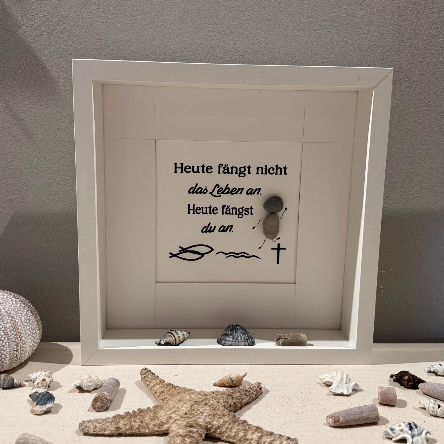 Geschenke zur Konfirmation personalisiert im Rahmen 27cm Eiche mit Strandfunde der dänischen Küste. Konfirmation Glückwünsche - Handmade – Handmade aus Bilderrahmen, Ostsee Steine, Venyl, Strandfunde Nordsee, Plexiglas von Treibholzzauber79