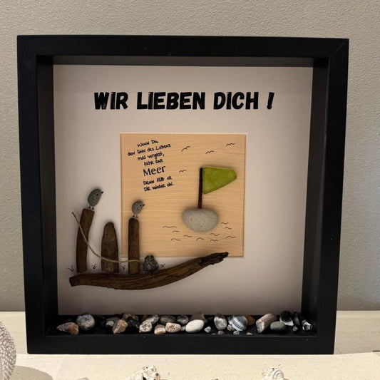 Maritimer personalisierter Bilderrahmen 27cm schwarz. Mit Strandgut der dänischen Küste eine maritime Deko Steinbild Meer Handmade Geschenke – Handmade aus Treibholz Nordsee, Ostsee Steine, Meerglas, Acryl von Treibholzzauber79