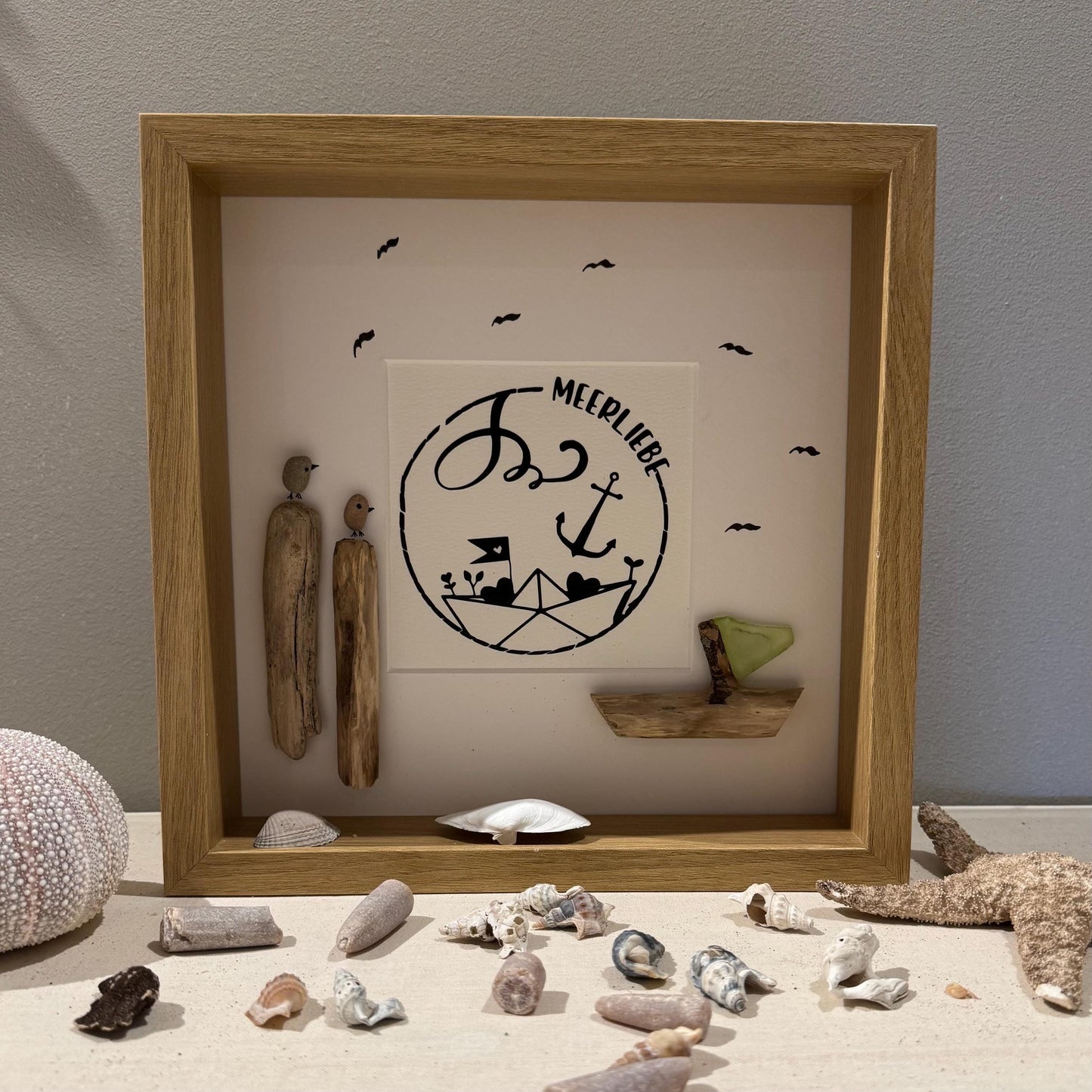 Steinbilder mit Sprüchen 27cm weiß, Treibholz Deko der dänischen Küste als maritimes Wandbild. Bilderrahmen maritim mit Meerliebe Sprüche. – Handmade aus Treibholz Nordsee, Ostsee Steine, Vinyl, 3d Rahmen, Bilderrahmen, Muschel von Treibholzzauber79