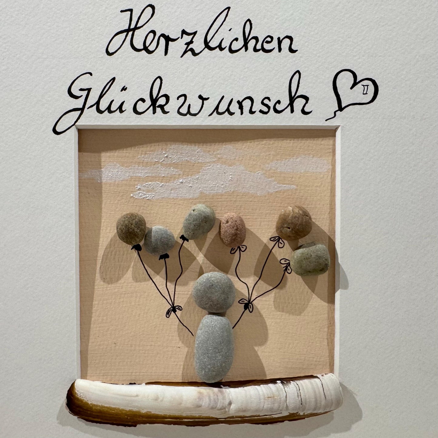 Personalisierter Bilderrahmen mit maritime Deko als Handmade Geschenke 27cm weiß, Bilder aus Kieselsteinen - Steinbilder mit Sprüchen. – Handmade aus Acryl, Plexiglas, Nordsee Muscheln, Ostsee Steine, Vinyl von Treibholzzauber79