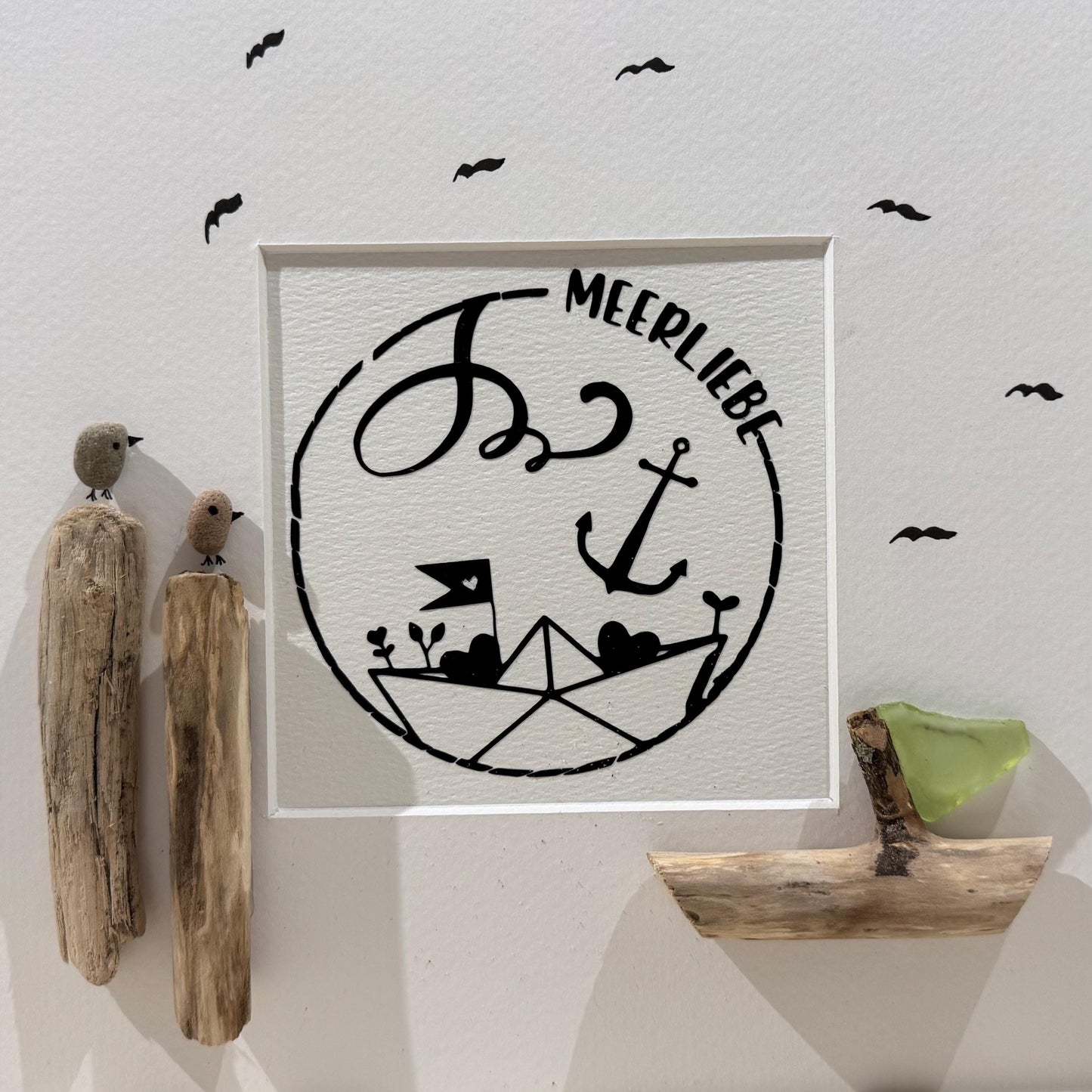 Steinbilder mit Sprüchen "Meerliebe" & Nordsee Deko 27cm schwarz. Maritimes Wandbild mit Treibholz Deko als Handmade Geschenke, Bilderrahmen – Handmade aus Treibholz Nordsee, Meerglas, Ostsee Steine, 3d Rahmen, Bilderrahmen, Vinyl von Treibholzzauber79