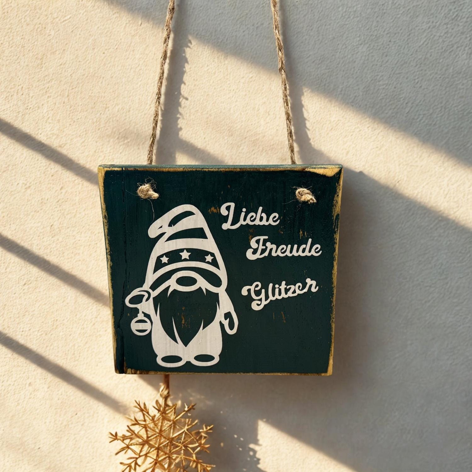 Holz Dekoschild Weihnachten 20 x 18,5 cm zum aufhängen - Türschild Weihnachten Handmade - skandinavische Weihnachtsdeko, Weihnachtsdeko Holz – Handmade aus Eichenholz massiv, Vinyl von Treibholzzauber79