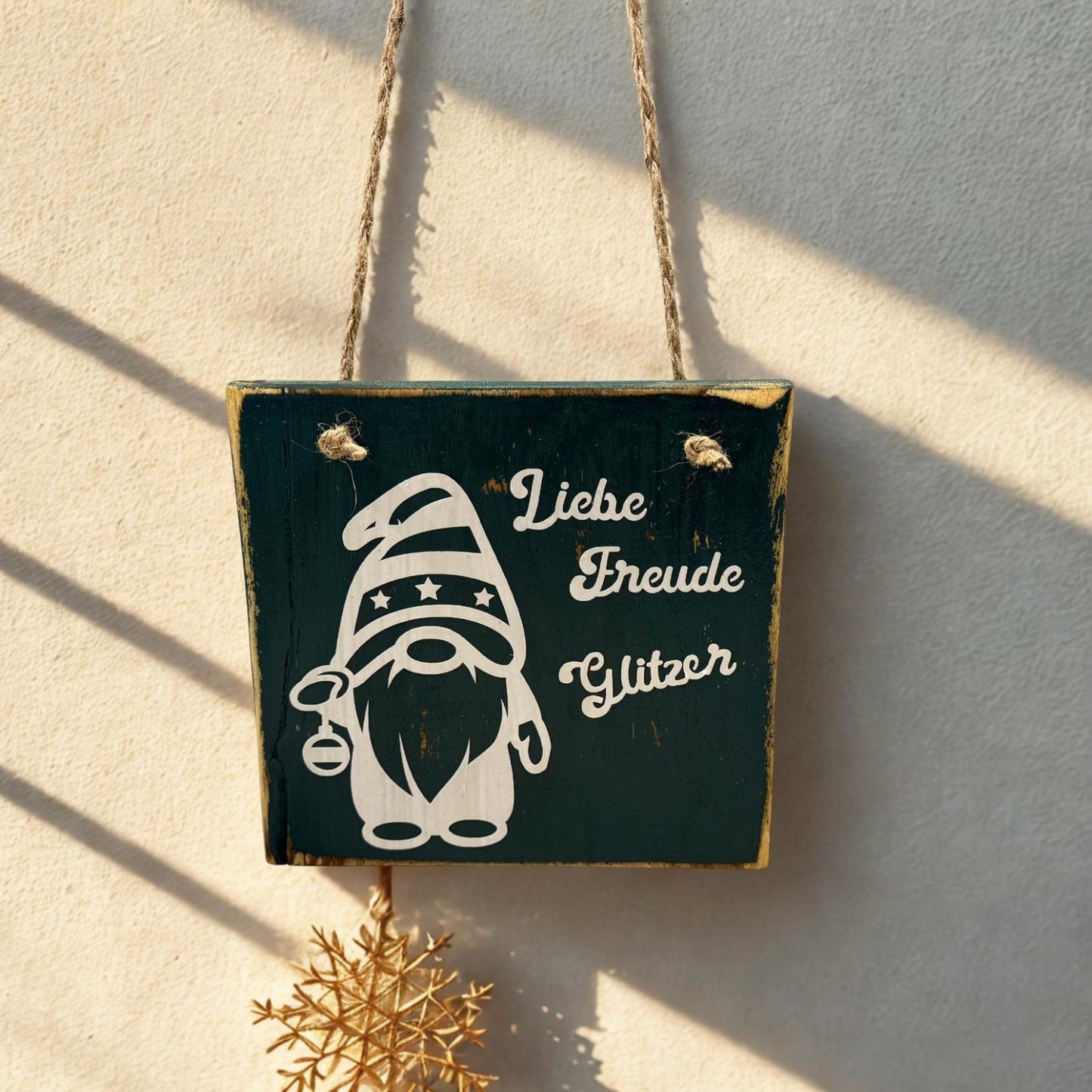 Holz Dekoschild Weihnachten 20 x 18 cm zum aufhängen - Türschild Weihnachten Handmade - skandinavische Weihnachtsdeko, Weihnachtsdeko Holz – Handmade aus Eichenholz massiv, Vinyl von Treibholzzauber79