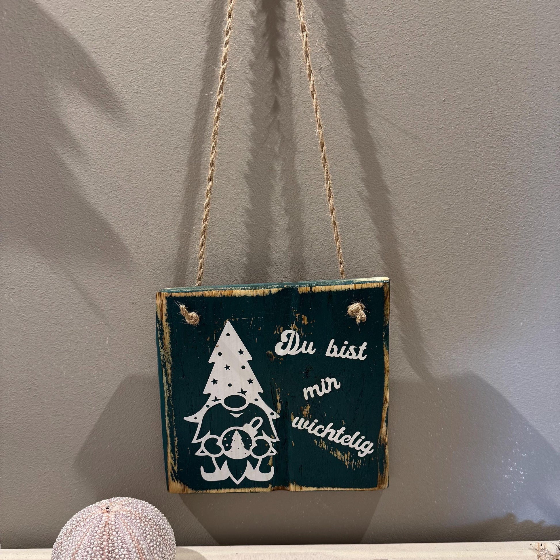 Holz Dekoschild Weihnachten 19 x 19 cm zum aufhängen - Türschild Weihnachten Handmade - skandinavische Weihnachtsdeko, Weihnachtsdeko Holz – Handmade aus Eichenholz massiv, Vinyl von Treibholzzauber79