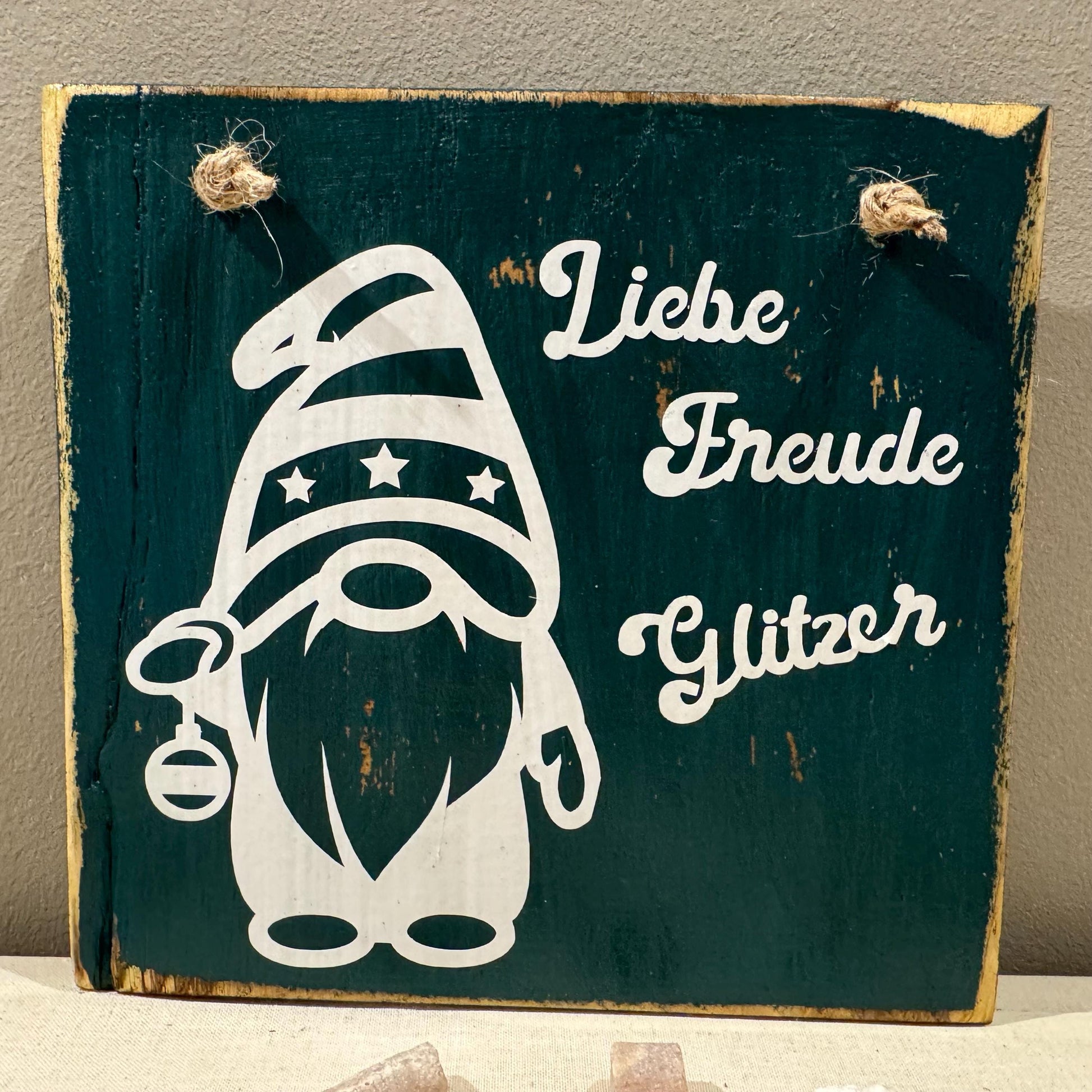 Holz Dekoschild Weihnachten 19 x 18,5 cm zum aufhängen - Türschild Weihnachten Handmade - skandinavische Weihnachtsdeko, Weihnachtsdeko Holz – Handmade aus Eichenholz massiv, Vinyl von Treibholzzauber79
