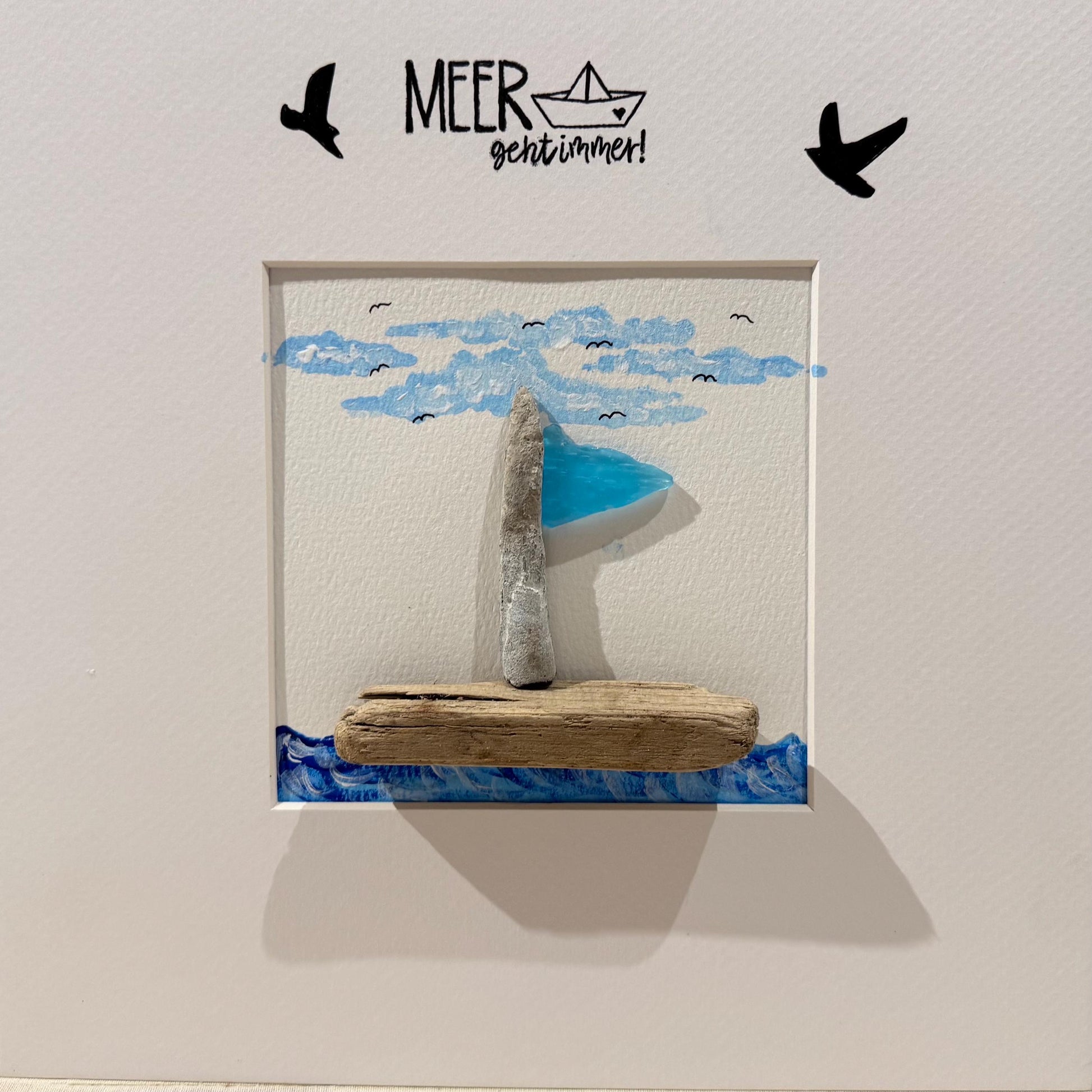 Personalisierter Bilderrahmen Meer geht immer 27cm Eiche. Strandfunde von der dänischen Küste. Steinbild Segelboot -Handmade Geschenke – Handmade aus Holz, Strandfunde, Bilderrahmen, 3d Rahmen, Ostsee Steine, Acryl, Treibholz Nordsee, Plexiglas von Treibholzzauber79
