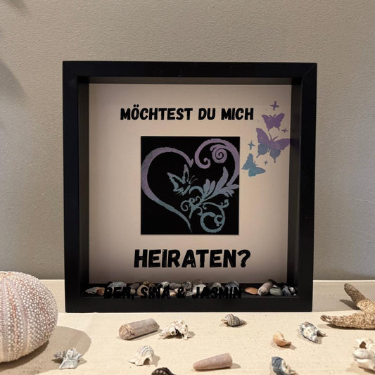 3D Bilderrahmen mit einem handgemaltem Herz und Schmetterlingen personalisiert von Treibholzzauber79