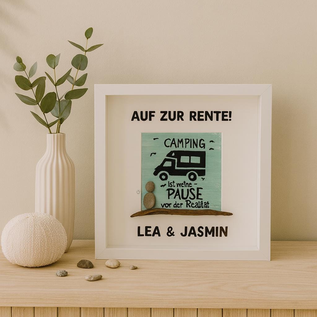 Personalisierter Bilderrahmen „Auf zur Rente“. Camping Geschenk mit Treibholz & Küstenfunden – Handgemachte maritime Wanddeko