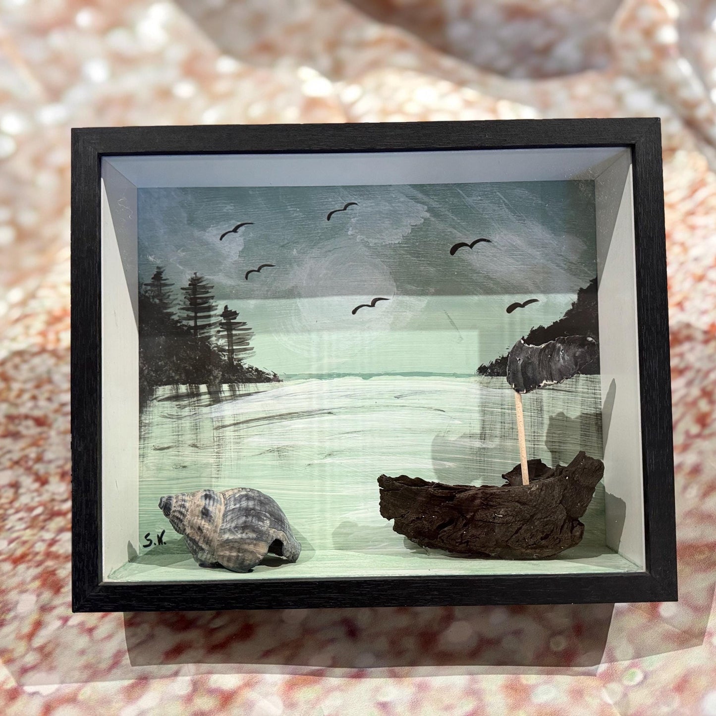 Maritime Schattenbox mit Treibholzboot - Nordische Küstendeko handgemacht - Unikat von Treibholzzauber79