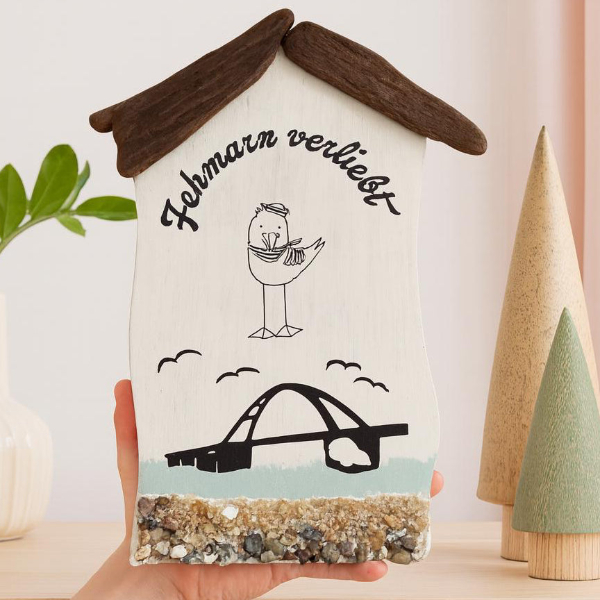 Deko Fehmarn verliebt – maritime Holzhäuschen Deko mit Möwe & Fehmarnsundbrücke • kleines Geschenk aus Treibholz