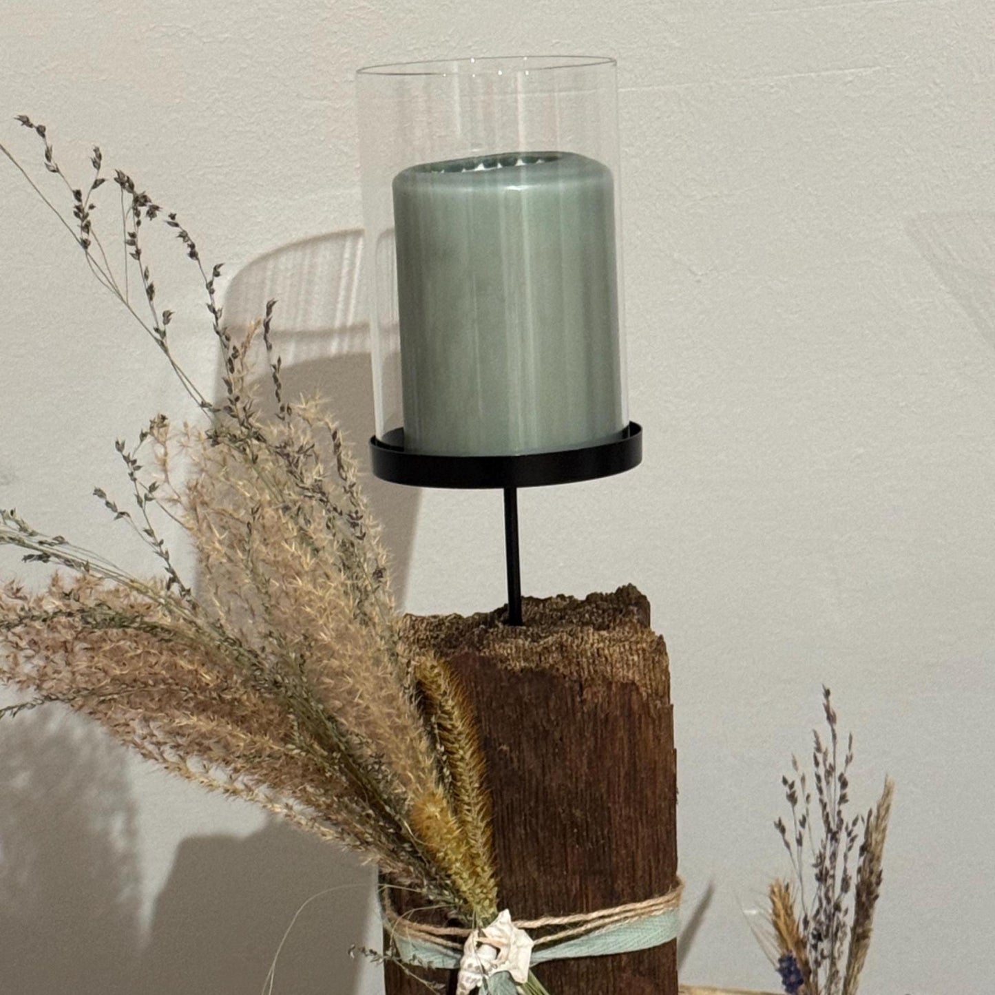 Handgemachter Eichenholz-Kerzenhalter mit Trockenblumen – natürliche Weihnachtsdeko