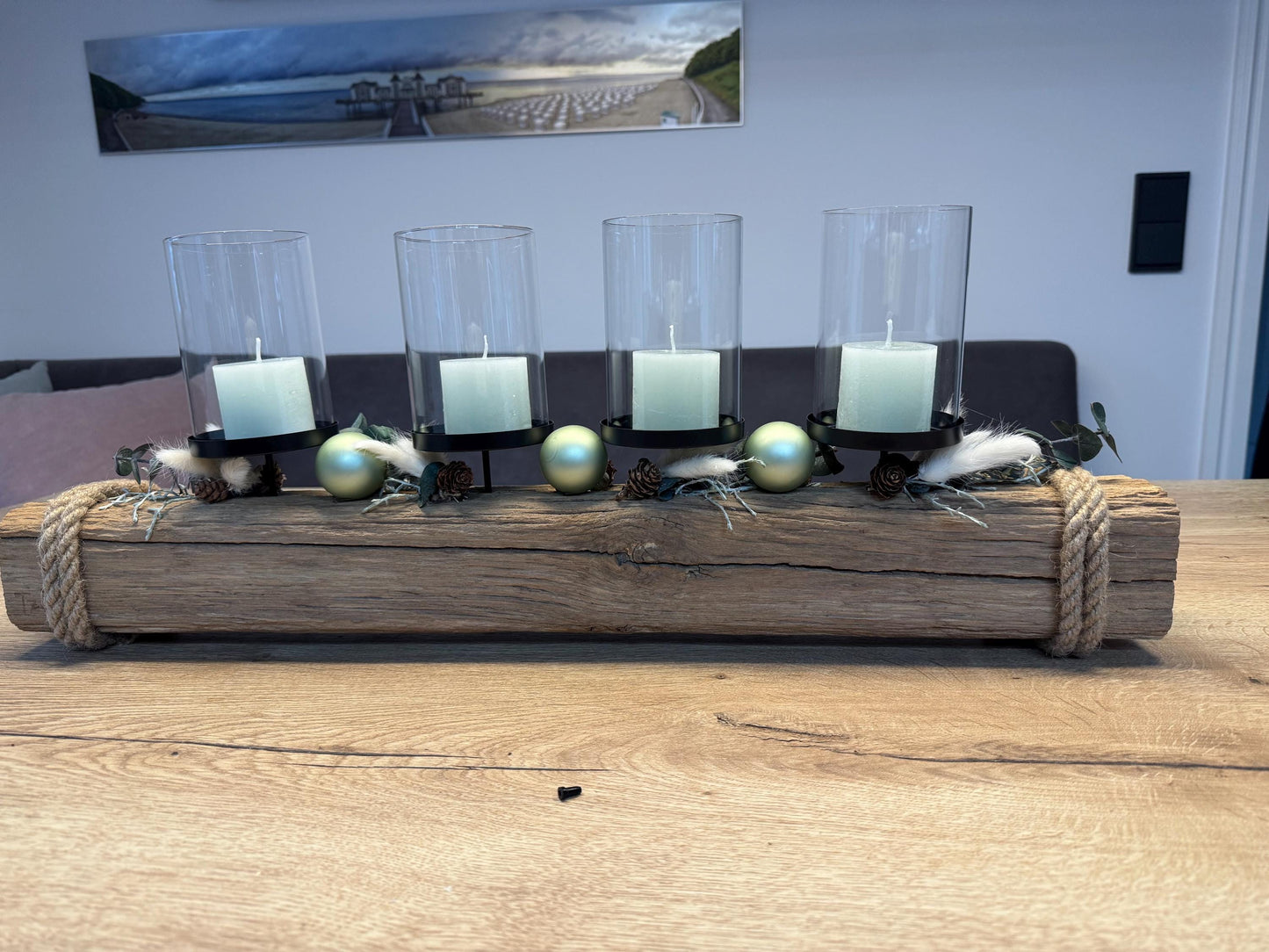 Handgemachter Treibholz-Kerzenhalter mit vier Glaszylinder, Eukalyptus und winterlicher Deko von Treibholzzauber79.