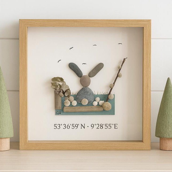 Handgemachtes personalisierbares Steinbild Hase im Holzrahmen, naturbelassene Steine, nordische Wohnraumdeko.
