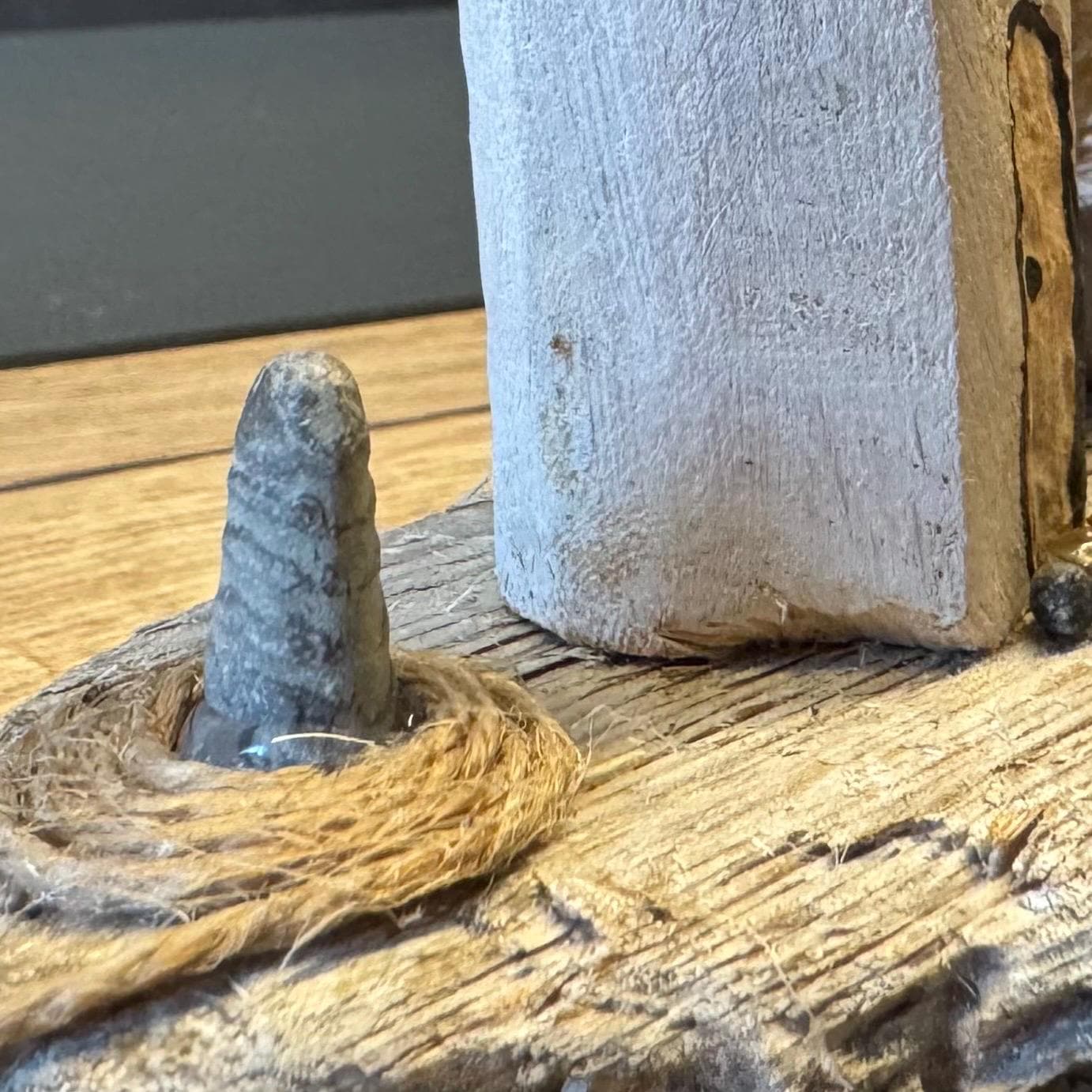 Treibholz Basis mit Fossil Naturstein mit Rillen von Treibholzzauber79