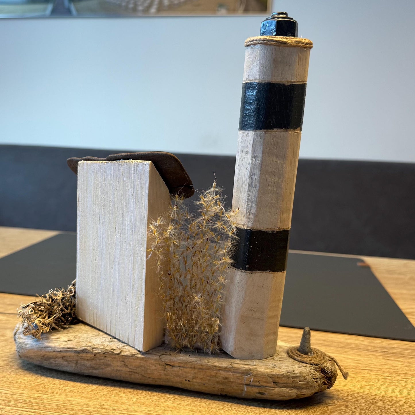 Rückansicht Leuchtturm und Haus aus Treibholz handgefertigte Küstendeko von Treibholzzauber79