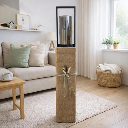 Kerzenhalter Eiche groß 90 cm im skandinavischen Wohnzimmer dekoriert, Rauchglas und schwarzer Metallrahmen