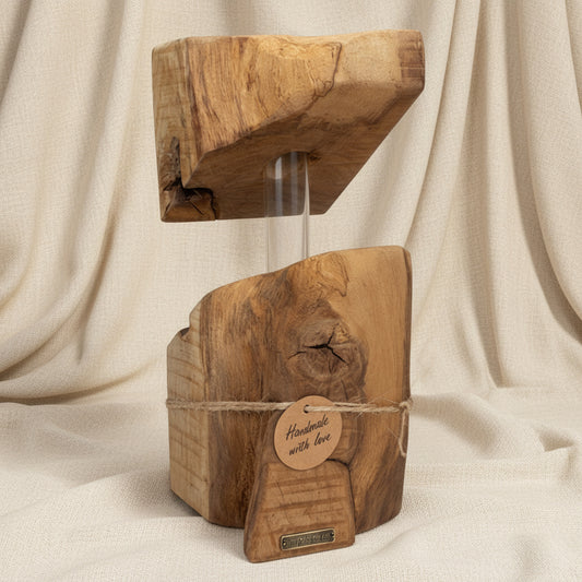 Skandinavische Holzvase aus massiver Eiche mit schwebendem Design für Tisch und Regal